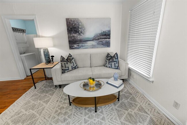 Foto del edificio - 2108 Rountree Dr