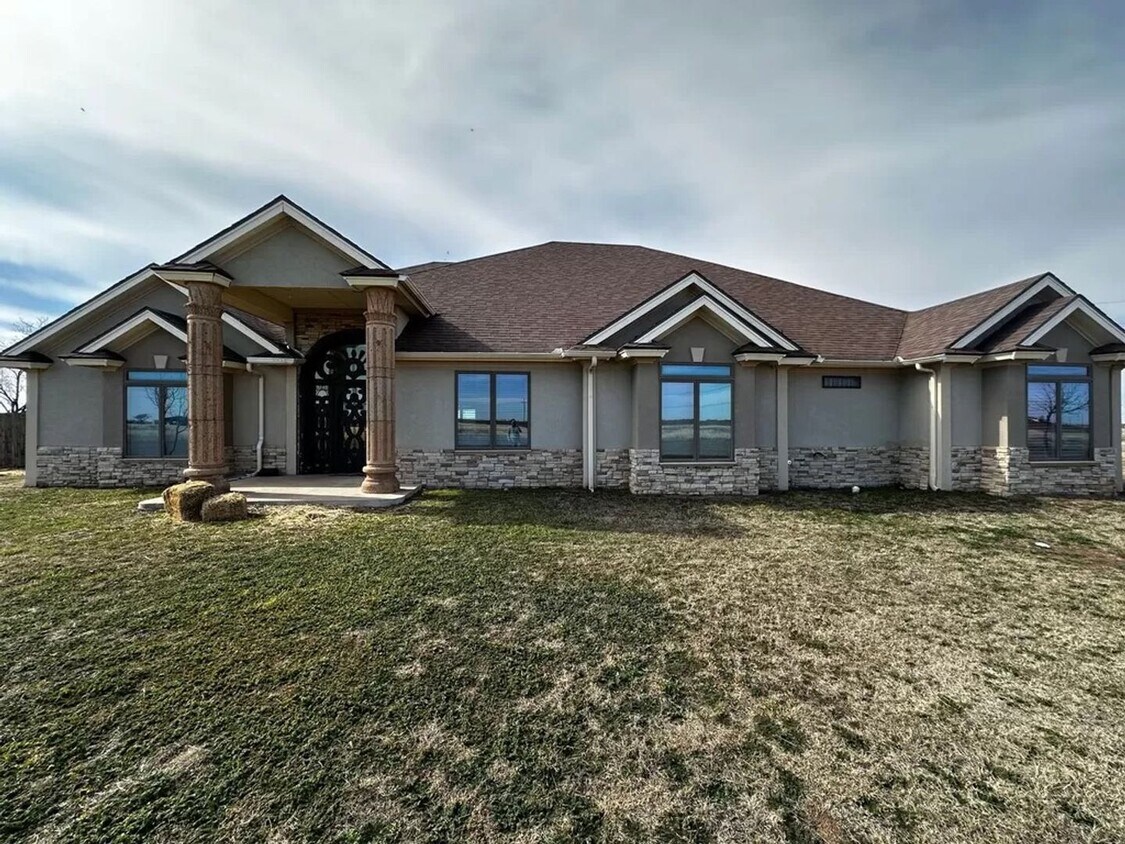 Luxury home on a large lot in Ransom Canyon! House Rental in Slaton