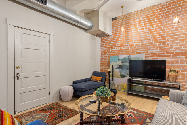 Foto del edificio - 343 S Scott Ave