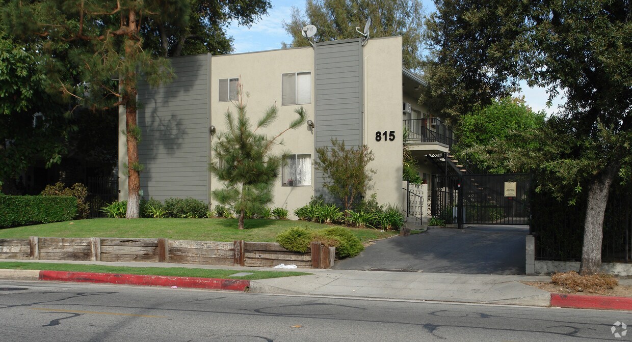 Foto del edificio - 815 E Villa St
