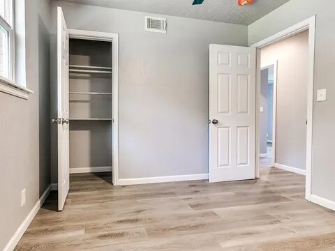 Foto del edificio - 1207 Columbia Ct