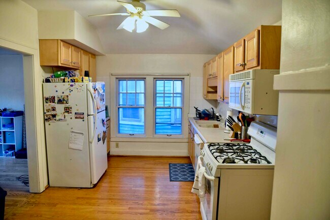 Kitchen - 1502 N Marshall St