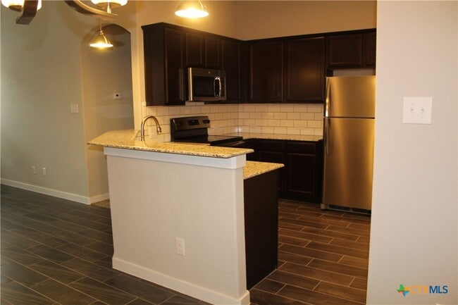 Building Photo - 542 Creekside Frst