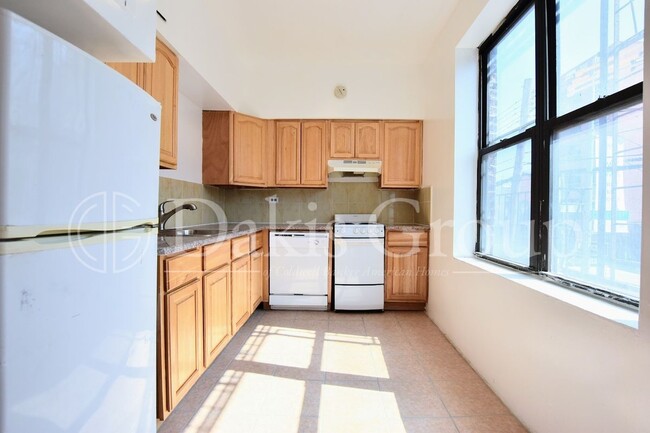 Foto del edificio - 2334 28th Ave