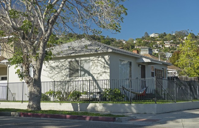 Building Photo - 708 N Alisos St