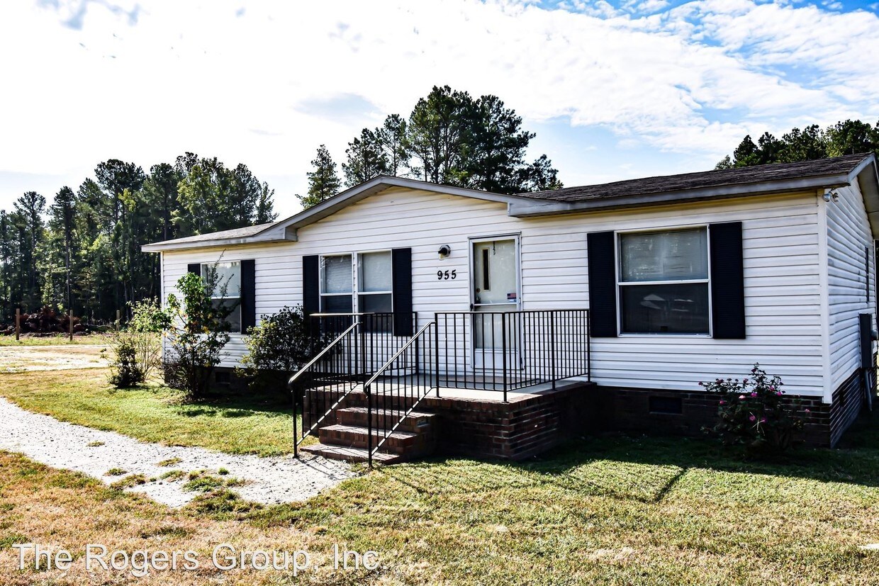Primary Photo - 3 br, 2 bath House - 955 Morgan Rd.
