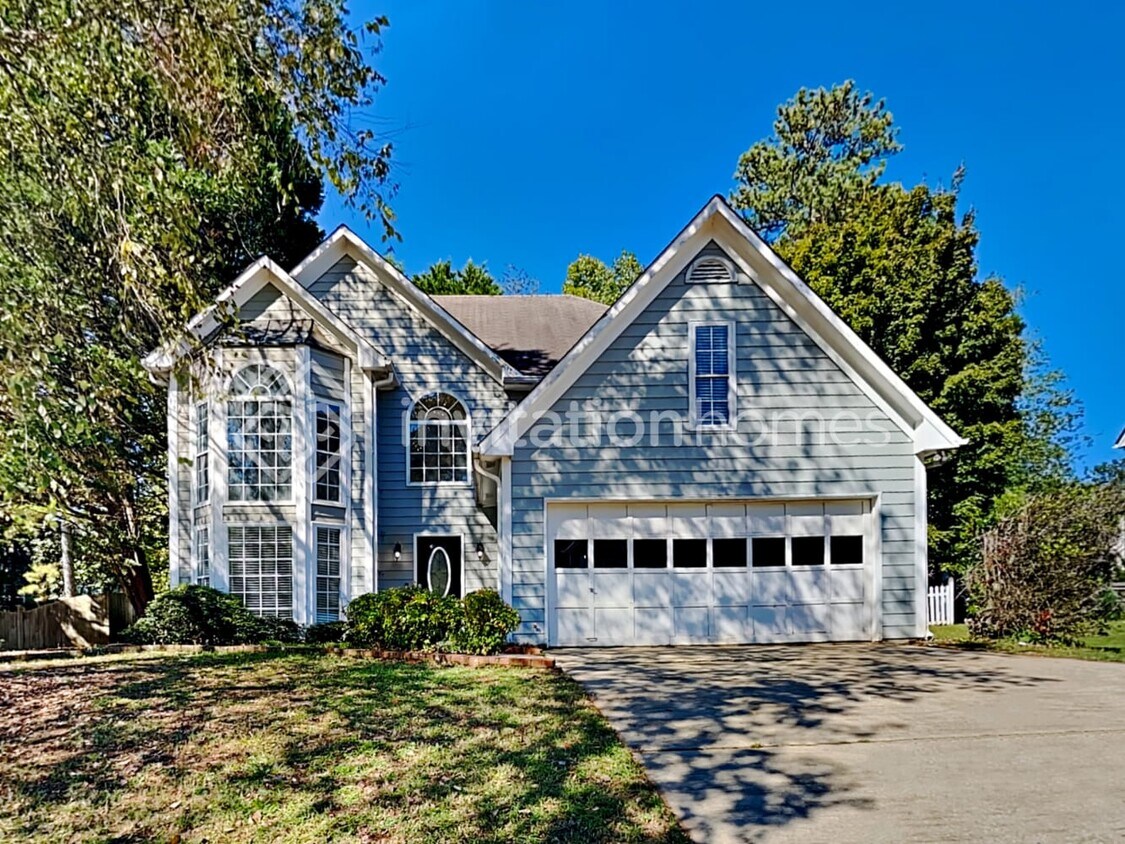 Primary Photo - 2560 Suwanee Lakes Trail NW