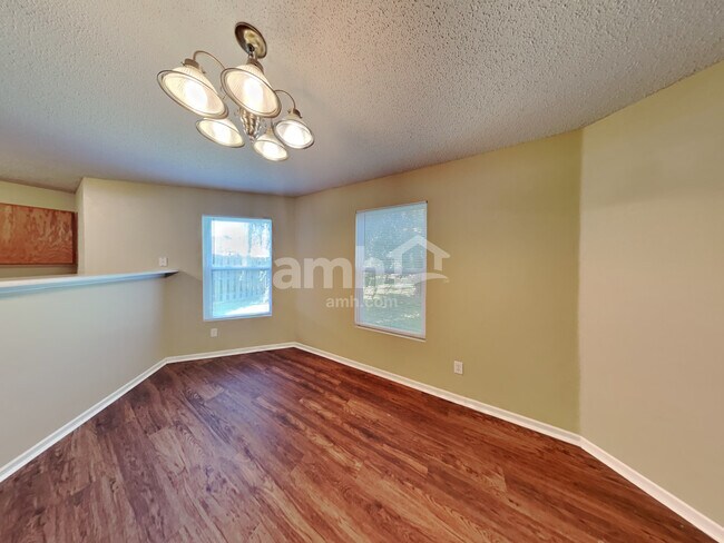 Foto del edificio - 202 Creekview Dr