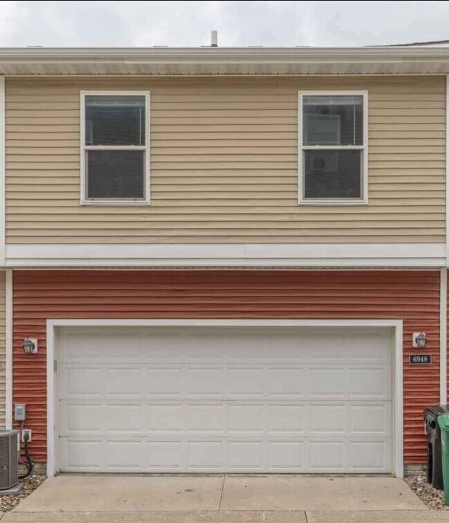 Garage - 6961 Daniel Defoe Dr