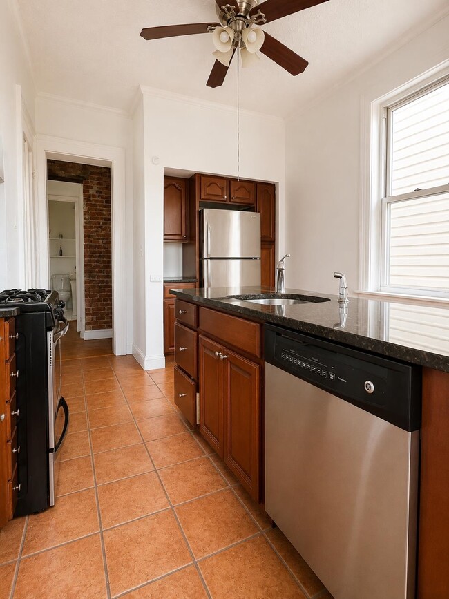 Building Photo - 60 Clifton Pl