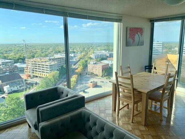 Foto del edificio - 1720 Maple Ave