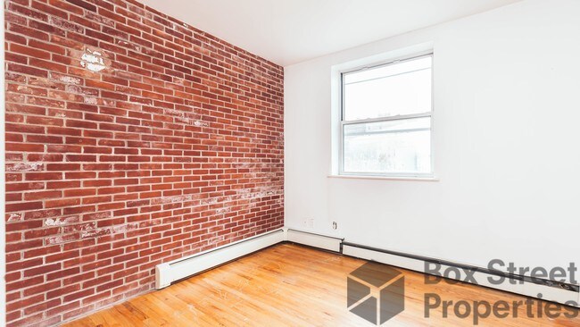 Building Photo - 242 Devoe St