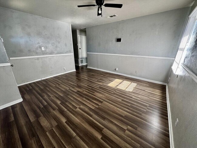 Foto del edificio - 1411 Deville St