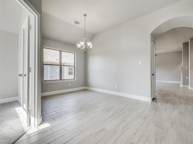 Foto del edificio - 512 Redbud Dr