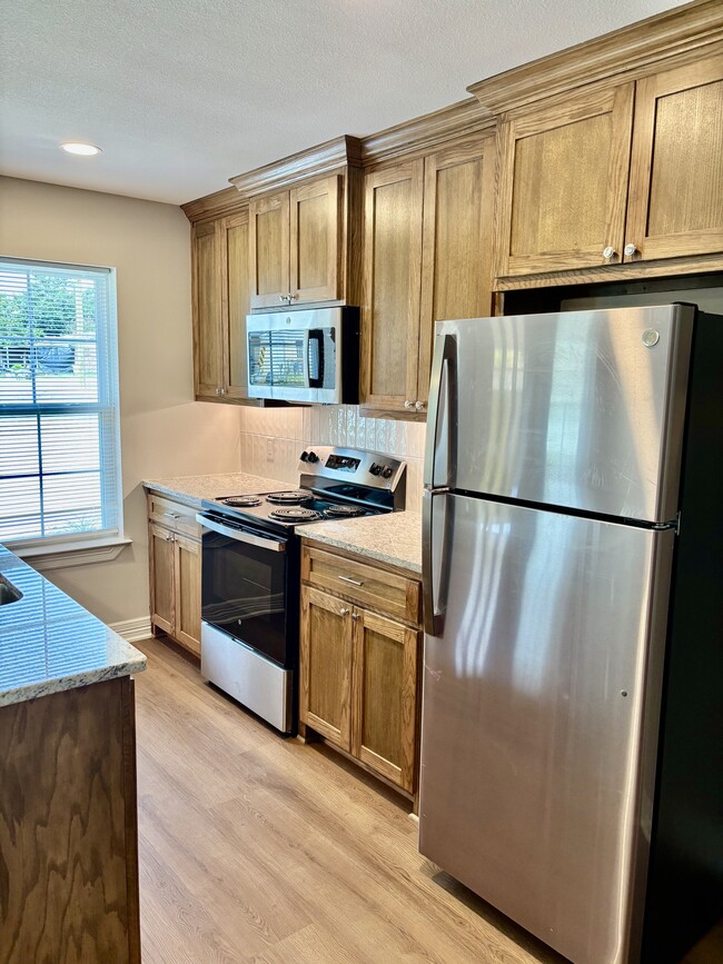 kitchen - 402 Lake Lamond Rd