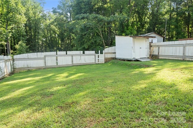 Building Photo - 717 Dawn Cir
