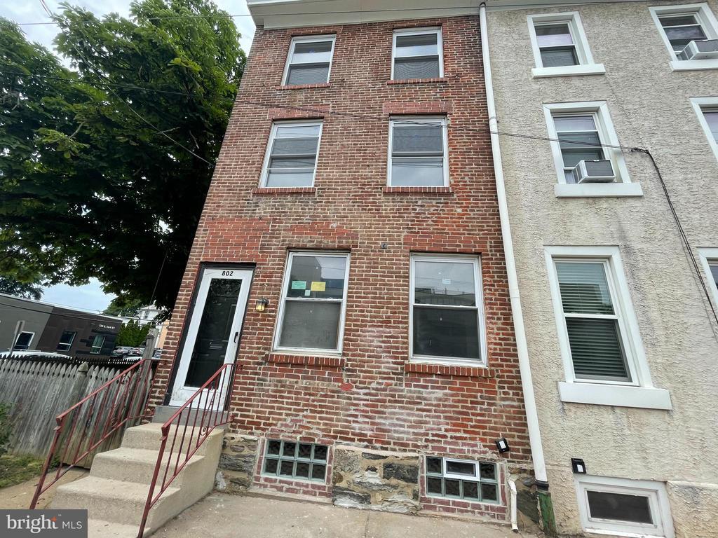 Primary Photo - 802 E Elm St