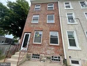 Building Photo - 802 E Elm St
