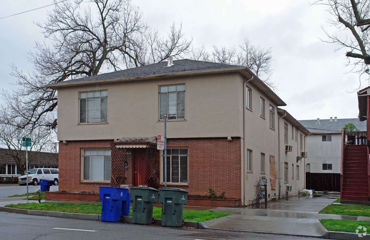 Primary Photo - 2128 28th St