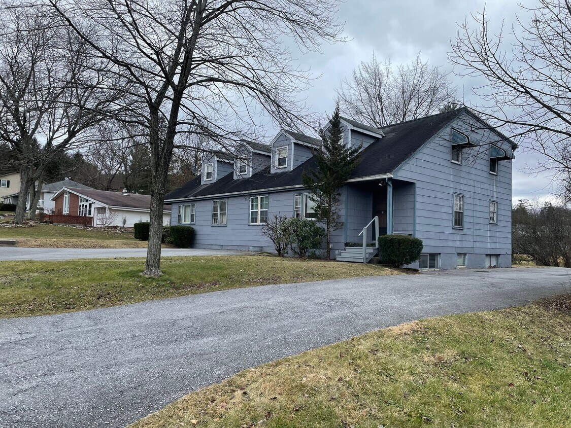 Primary Photo - 126 Mountain Ave