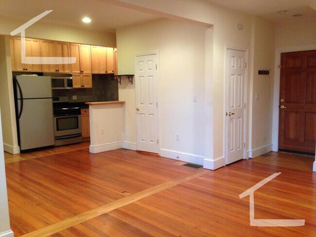 Foto del edificio - Nice 3 bed in Brookline