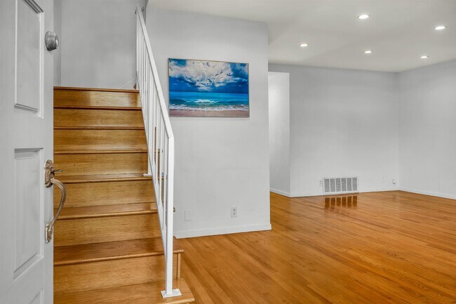 Foto del edificio - 246 Green Heath Pl
