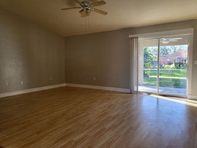 Building Photo - N. Salford Beauty - IMMEDIATE OCCUPANCY