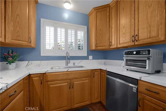 Foto del edificio - 13624 Greenstone Ave