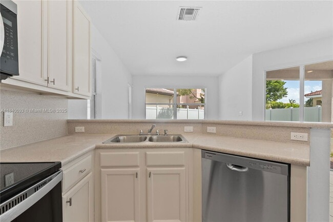 Foto del edificio - 3956 NE 11th Dr