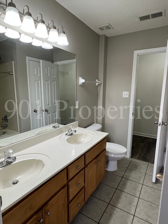 Foto del edificio - 9851 Maggie Woods Pl