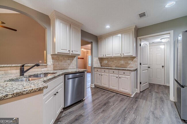 Building Photo - 511 Lena Dr