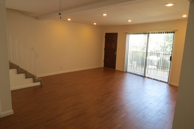 Building Photo - 957 E Providencia Ave