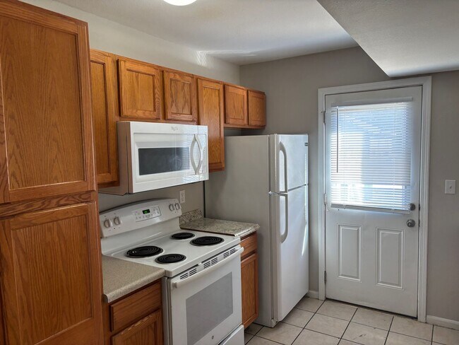 Building Photo - 1425-1427 Bodie Dr.