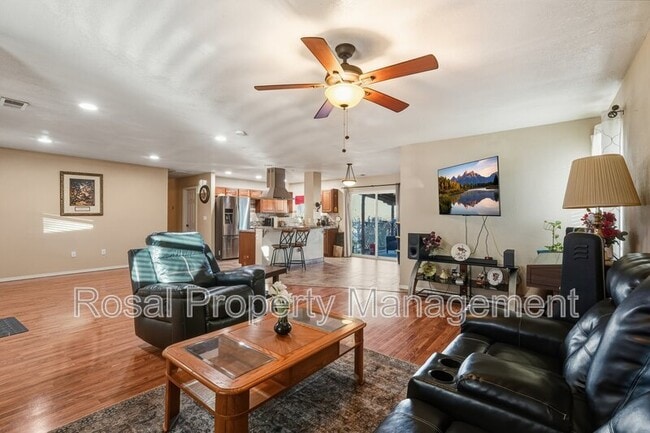 Building Photo - 1700 Gschwind Pl SW