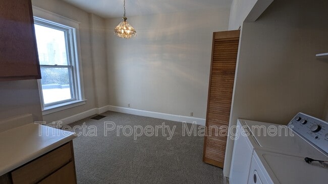 Building Photo - 202 1st St