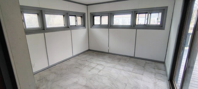 Building Photo - 701 Pemberton Pl