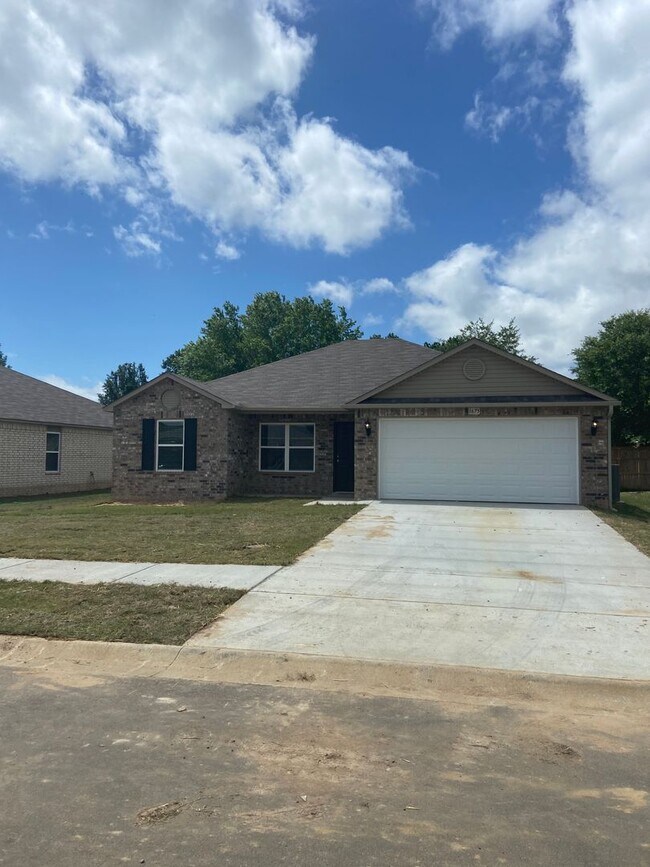 Building Photo - **Valentine's Day Offer!** 3 Bedroom | 2 B...