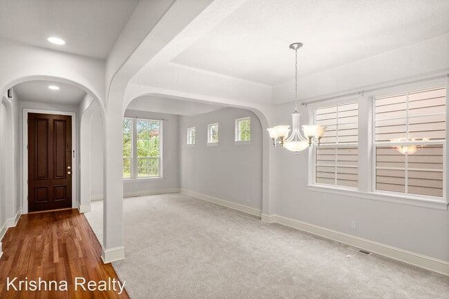 Building Photo - 4 br, 2.5 bath House - 4614 NW Oxbridge Dr