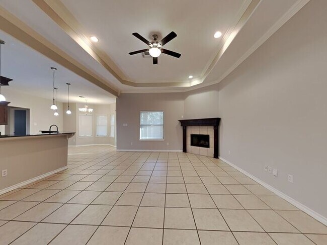 Building Photo - No Application Fees* $1000 Off 1st Month R...