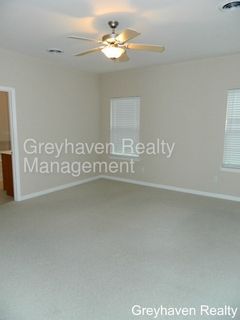 Foto del edificio - 5615 Mountain Oaks Ln