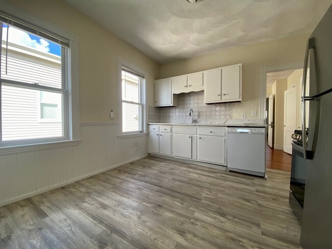 Building Photo - 10 Belknap St