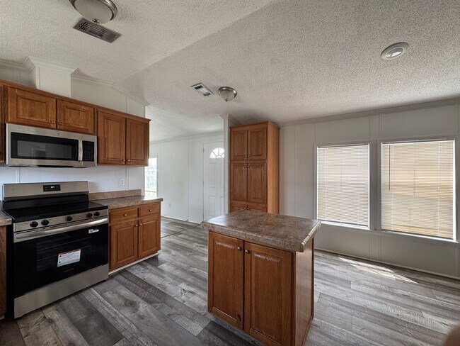 Foto del edificio - 16206 Wood Dr