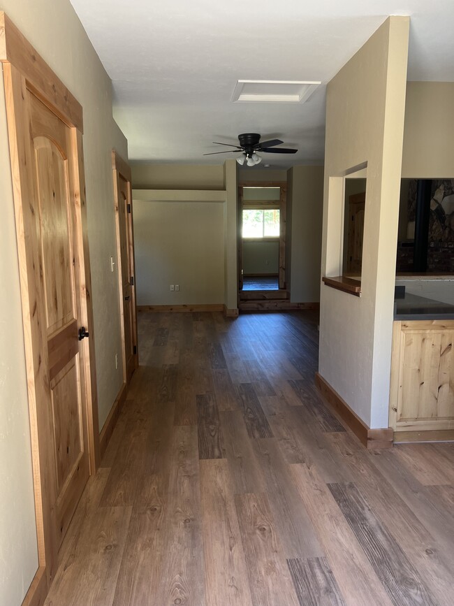 Building Photo - 330 Braemoor Dr