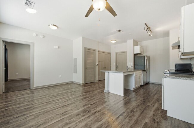 Foto del edificio - 782 Riverfront Pkwy