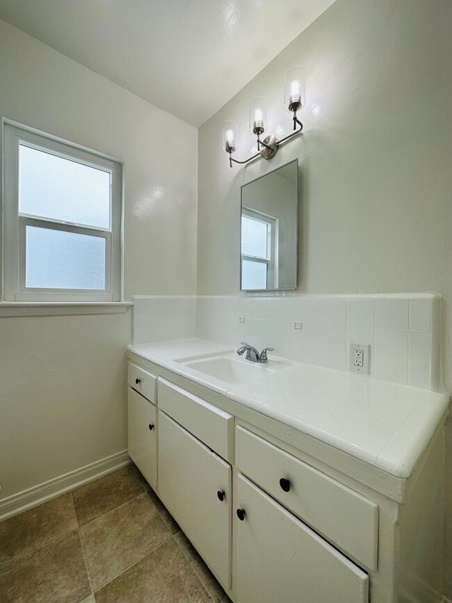 Building Photo - 4122 - 4136 Palmwood Drive