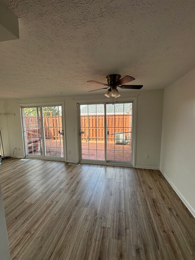 Foto del edificio - 2448 Burgandy Ln