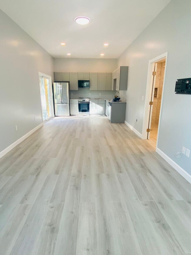 Building Photo - 628 Hills Blvd