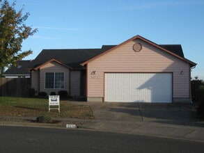 Building Photo - 5579 SW Otana Pl