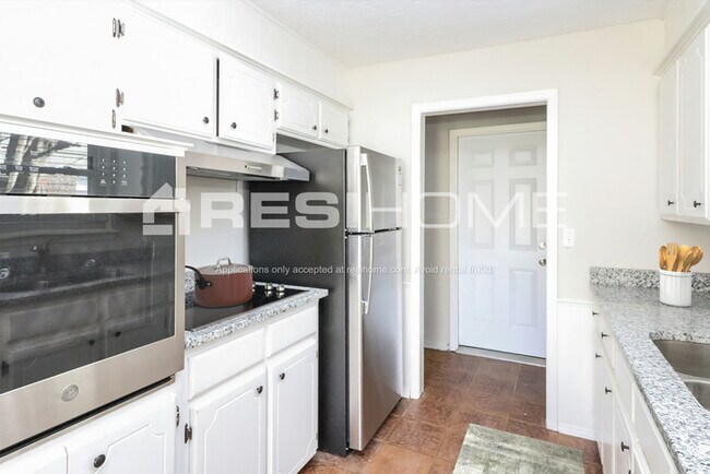 Building Photo - 1319 Atlanta Cir