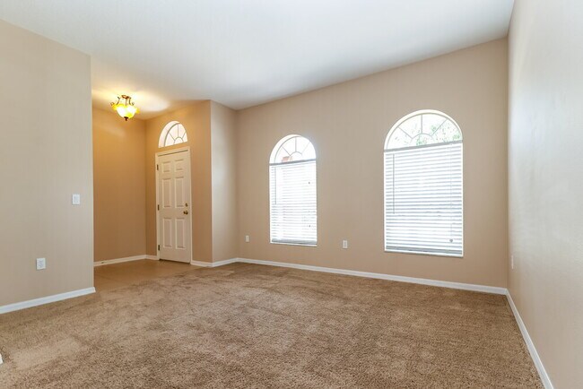 Building Photo - 8101 Pea Tree Ct